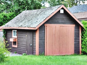 Storage unit made of wood